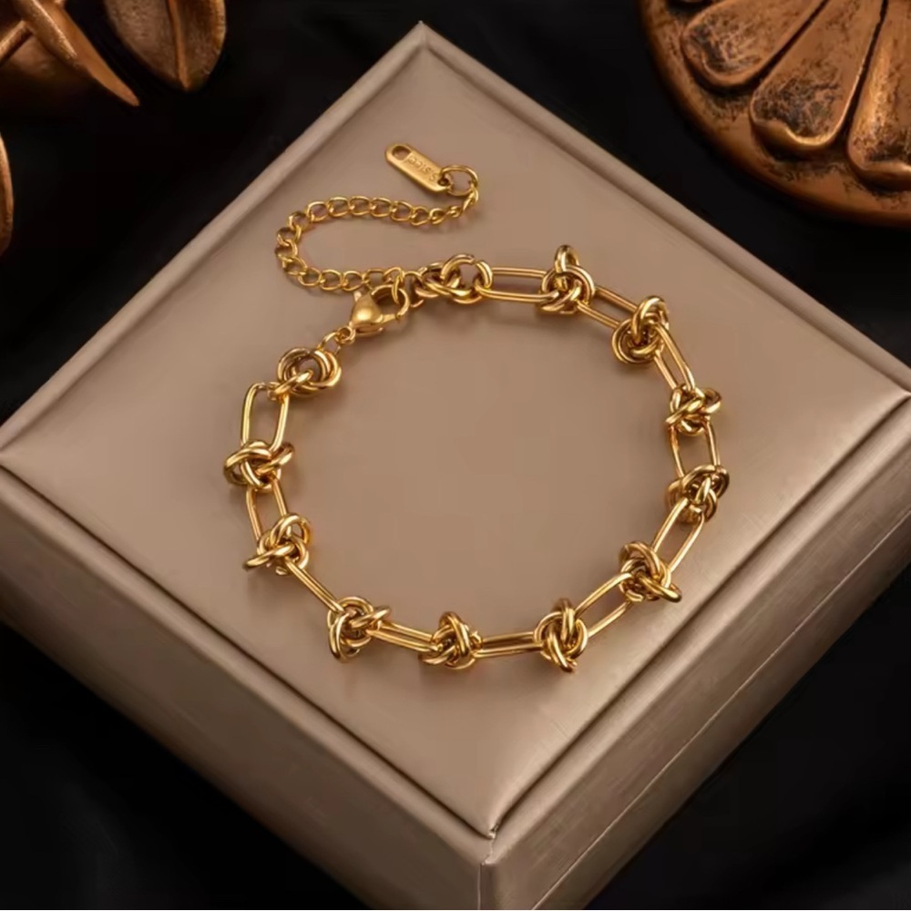 NEW | Elegant Gold Chain Bracelet - Picture 4 of 4